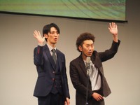 「THE SECOND」で優勝し大阪に凱旋したツートライブ・たかのり（左）と周平魂＝大阪・森ノ宮よしもと漫才劇場