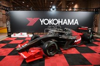 運転席に搭乗できます。キッズいいなー、うらやましい
