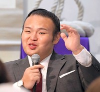 トークショーに出演した湊川親方＝2025年5月撮影