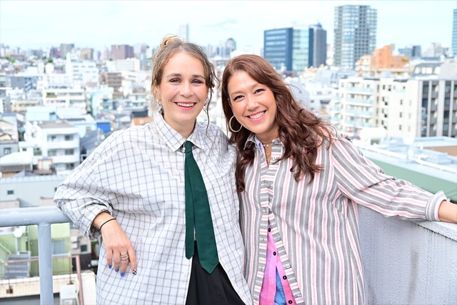 すっかり仲良しスウェーデン娘（撮影：石井隼人）