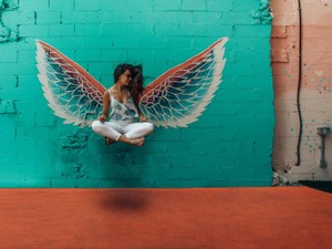 適当に空いた時間をSNSで潰してしまう。その時間に映画を見れば趣味にできるのに