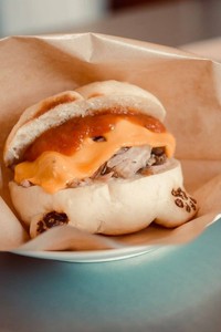 肉球の焼き目もかわいい、コーギーサンド