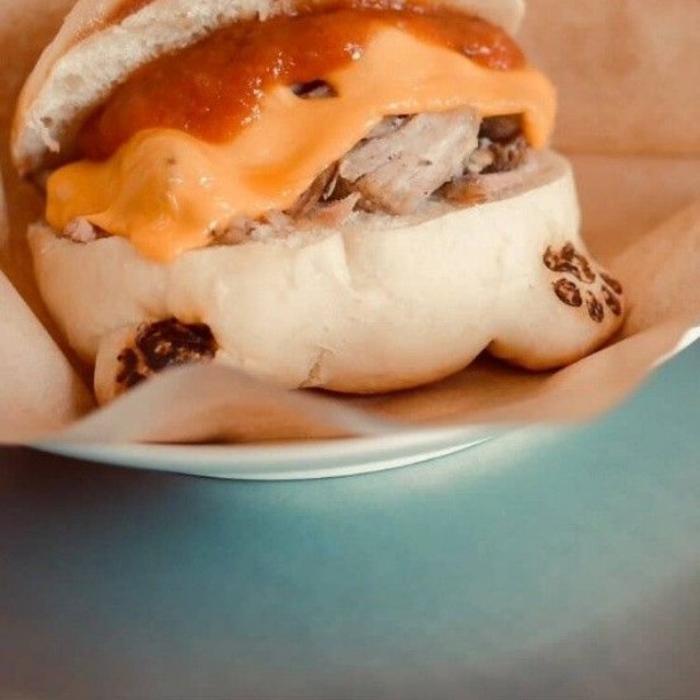 肉球の焼き目もかわいい、コーギーサンド