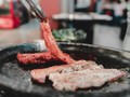 「ひとりでする自分」に酔った私。焼肉屋で「できない人」扱いされて