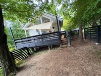 犬同伴OKな旅行先での様子。お出かけ先は「愛犬ファースト」で決めているそう（画像提供：柴犬ちびこさん）