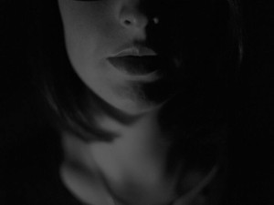 「片手で収まる」とぼかす、過去の交際人数。本当は指1本で足りる