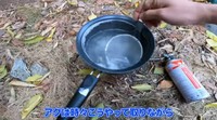 樹液はアクを取りながら、ひたすら煮詰めていく／ちーとん。さん提供