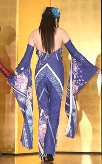 舞台「メイジ・ザ・キャッツアイ」の会見に登場した藤原紀香＝2023年