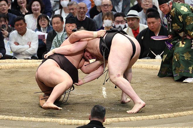 Kirishima wins 3rd Emperor's Cup despite loss to Aonishiki