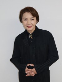 宝塚歌劇団元星組トップスター・麻路さき