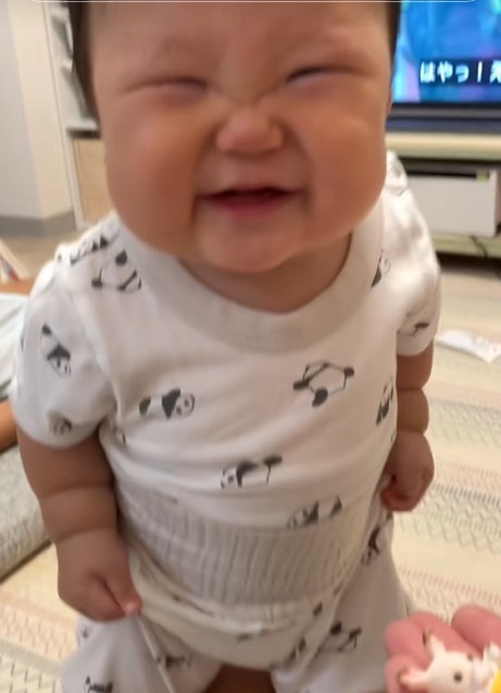 「どうぞ」してからのニコニコ～♡（提供：@tataz283さん）
