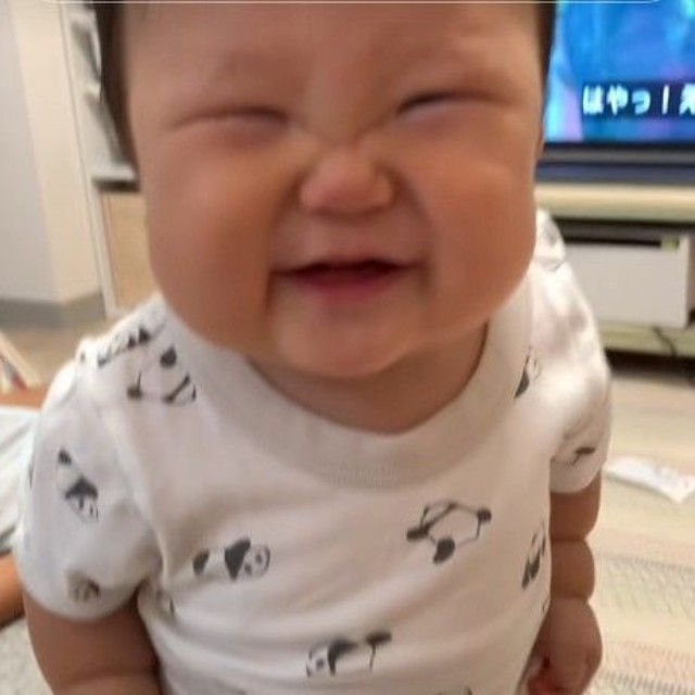 「どうぞ」してからのニコニコ～♡（提供：@tataz283さん）
