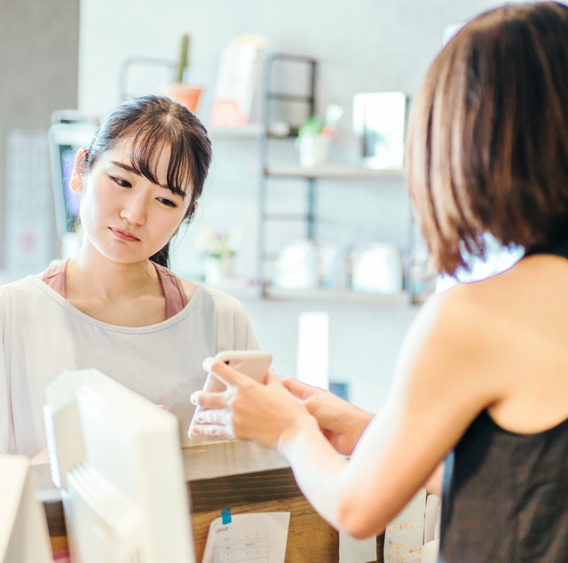 忙しすぎて休憩が取れない！　※画像はイメージです（buritora/stock.adobe.com）