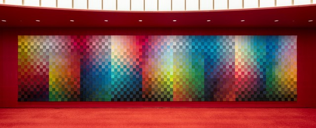 迎賓館を彩る川人さんの作品「ＣＵＴ：Ｃ／Ｕ／Ｔ＿ＣＣ－ＣＭ＿Ｉ」（守屋友樹さん撮影）