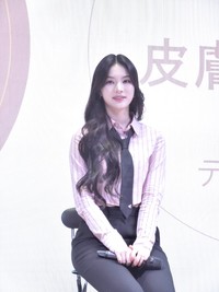 アイサは「日本に来たらおいしいご飯をたくさん食べたいです」と笑顔