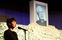 2015年11月24日、都内で開催された作家・阿川弘之さん「お別れの会」で挨拶する長女の阿川佐和子