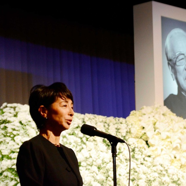 2015年11月24日、都内で開催された作家・阿川弘之さん「お別れの会」で挨拶する長女の阿川佐和子