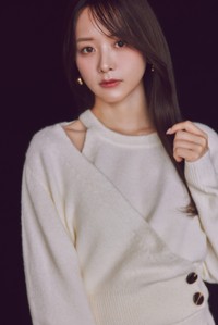 森香澄さんが纏うCOCO DEALホリデーコレクション／KNIT ¥10450