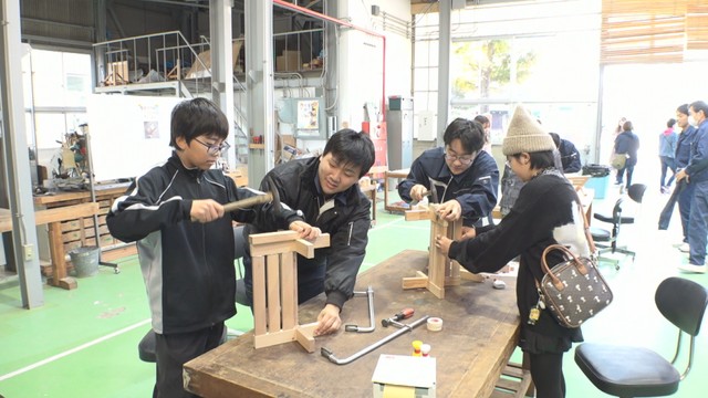 香川県立高等技術学校で文化祭が開かれ参加者がものづくりを体験　高松市