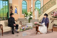 「徹子の部屋」  黒柳徹子(右)、寛一郎＝テレビ朝日提供