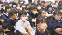 坂出市の公立小学校で行われた始業式