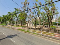 都賀川公園のトイレ。周辺にはNHK朝ドラ『おむすび』の舞台となった水道筋商店街があるが、一歩離れると閑静な住宅地だ（Googleマップから引用）