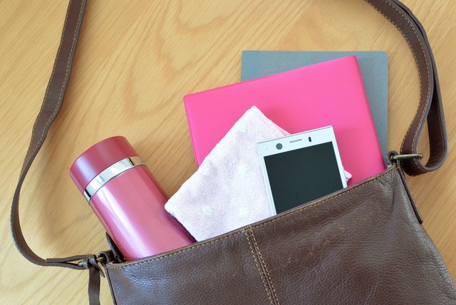 普段ハンカチを持ち歩いてる？　※画像はイメージです（photoAC）