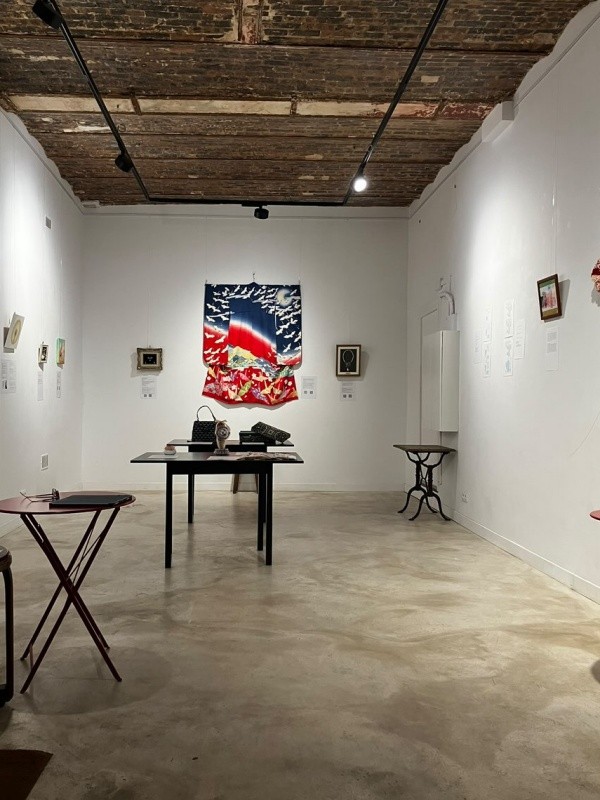 パリのグループ展に出展したタカハシさんの作品（画像提供：タカハシヤスコさん）