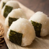 おにぎり　※画像はイメージです（akira_photo/stock.adobe.com）