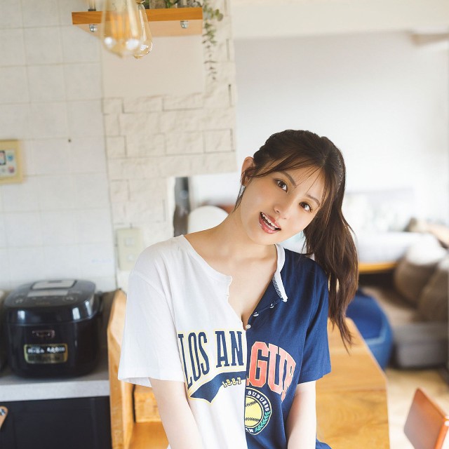 花咲楓香 SPA!デジタル写真集「ホームランボディ」（扶桑社）より＝提供／週刊SPA!編集部 撮影／藤本和典 ヘアメイク／海瀬志津奈（JULLY） スタイリング／工藤沙恵（ミタケイショウ）