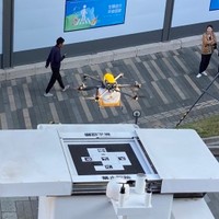 ドローンがアイスティー配達、女性の声で話す無人タクシー…中国・深圳では日常？