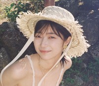 蔦谷里華1st写真集「泥中の華」（玄光社）より＝撮影：松岡一哲