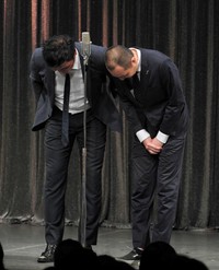 坊主頭の印象が強い、スリムクラブの内間さん（右）＝2019年撮影