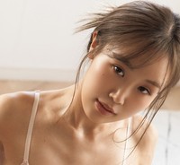 HARUKA「旬撮GIRL Vol.30」(扶桑社)より＝撮影：山雅文 ヘアメイク：高野雄一 スタイリング：佐賀愛衣