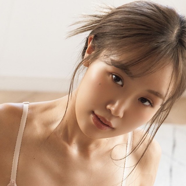 HARUKA「旬撮GIRL Vol.30」(扶桑社)より＝撮影：山雅文 ヘアメイク：高野雄一 スタイリング：佐賀愛衣