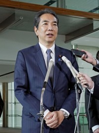 石破首相に辞表を提出後、取材に応じる江藤農相（首相官邸／提供・共同通信社）