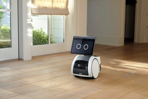 米アマゾン、家庭用の小型ロボ「アストロ」を発売　見回りにダンスも