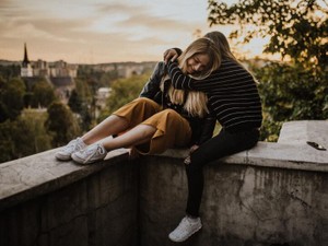 妹がついに自分の夢をつかんだ。過去のすべての彼女に会ってハグしたい