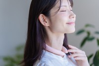 首にクールリングをつけると涼しい　※画像はイメージです（polkadot/stock.adobe.com）
