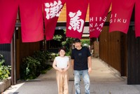 創業110年を超える老舗「姫路灘菊酒造」を訪れた下柳剛さんと川石光佐社長