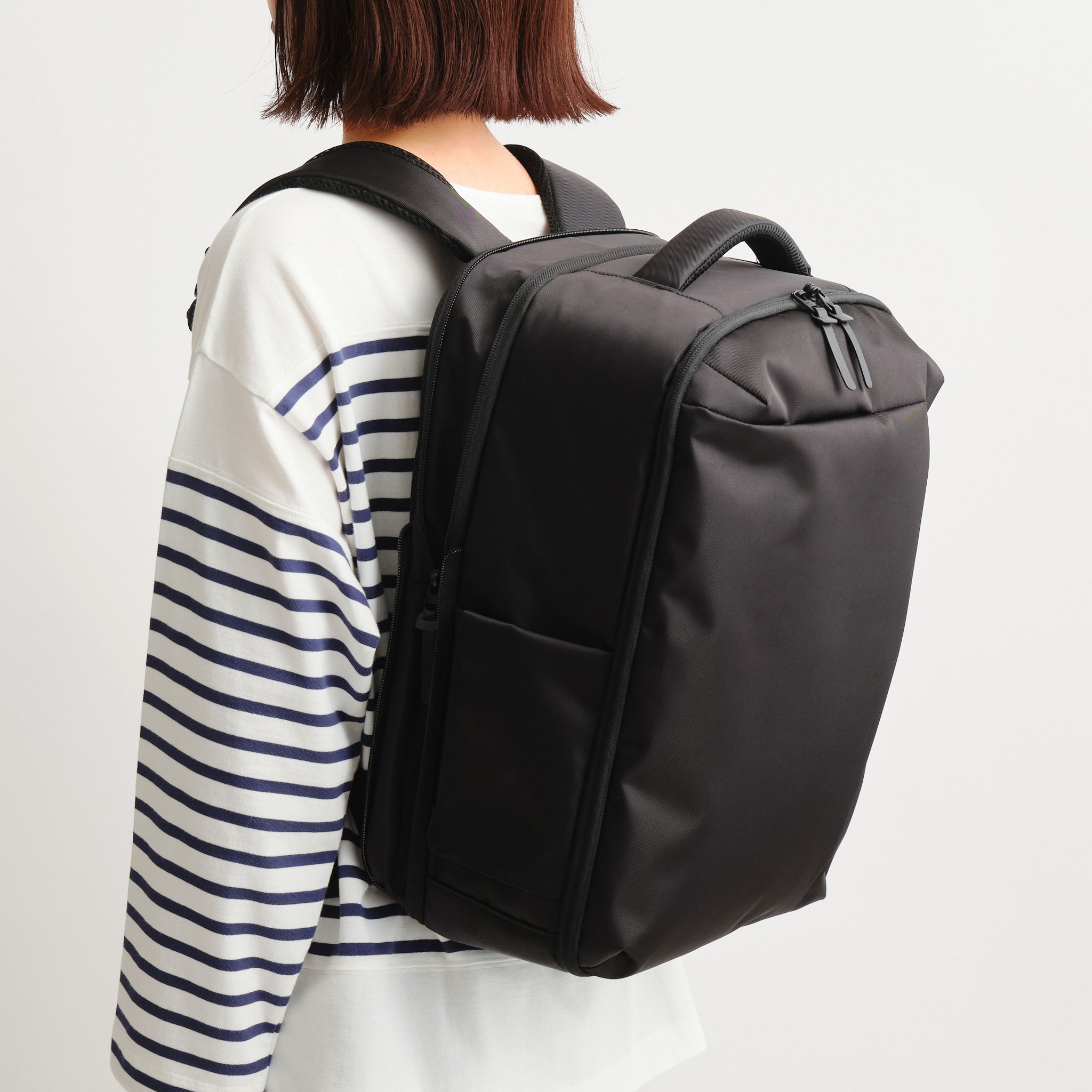 アフタヌーンティーの「無重力リュック」新作が登場 男女兼用、180度