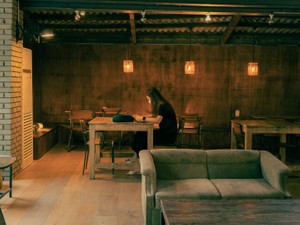 給食を一人で食べていた私を、先生は「仲間外れ」と思っていなかった