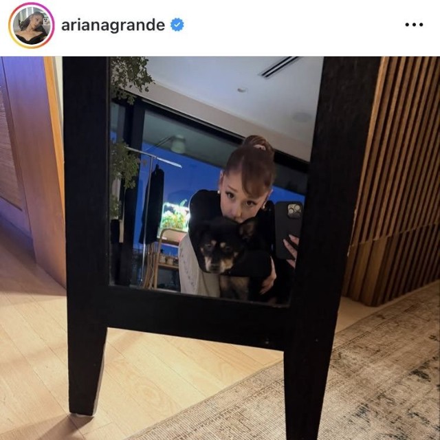 アリアナ・グランデのインスタグラム＠arianagrandeより