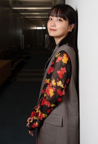 深川麻衣（撮影・石井剣太郎）