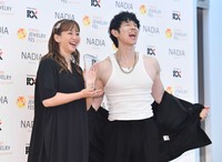 藤本美貴（左）と庄司智春