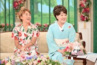 「徹子の部屋」    (右から)川中美幸、山田邦子＝テレビ朝日提供