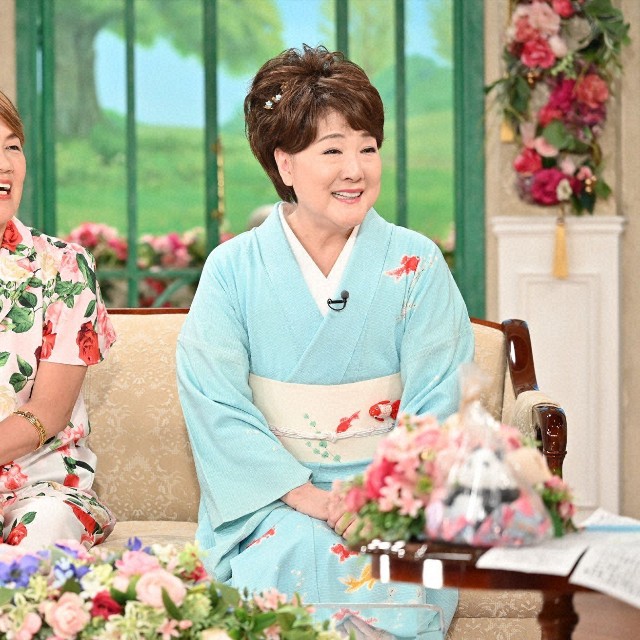 「徹子の部屋」    (右から)川中美幸、山田邦子＝テレビ朝日提供