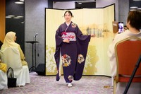 東京都内で開いた支援イベントでのファッションショーの様子=2025年5月、東京都渋谷区、小山幸佑撮影