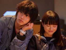 山崎賢人や清原果耶が猫と共演した感動作　映画『夏への扉ーキミのいる未来へー』