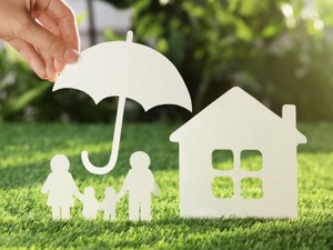 相続放棄をしても生命保険はもらえる？ 受け取る条件と注意点を解説